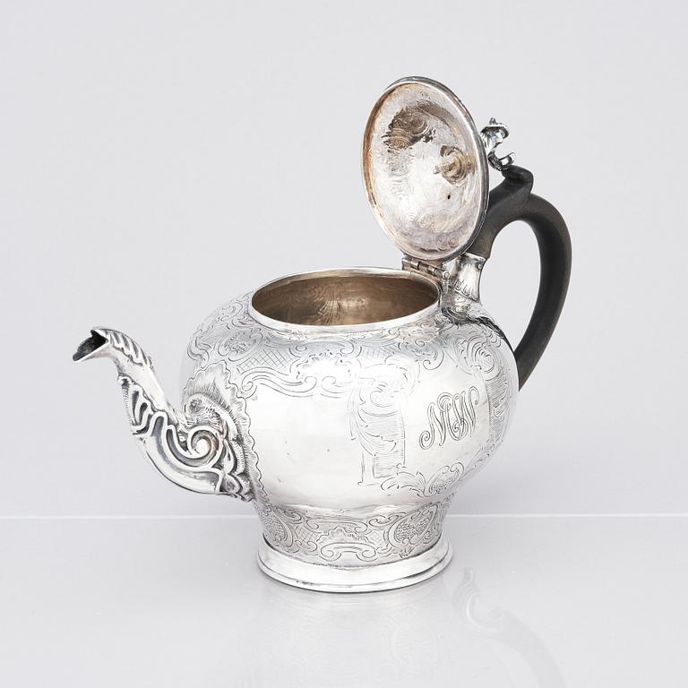 An English early 19th century teapot, silver, marks of Henry Nutting, London 1805.