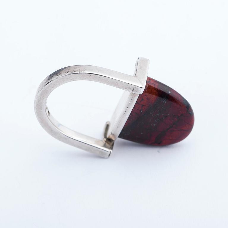 RING, sterlingsilver med röd jaspis, Sigurd Persson, Stockholm, 1981. Vikt ca 9,5 g.