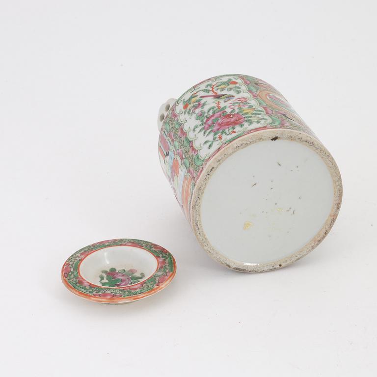 Karott med lock samt tekanna, porslin, Kina, Kanton, 1800-tal.