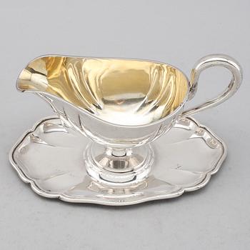 SÅSSKÅL på fat, silver, svenska importstämplar för K Anderson, 1900-talets första hälft. Vikt ca 272 gram.