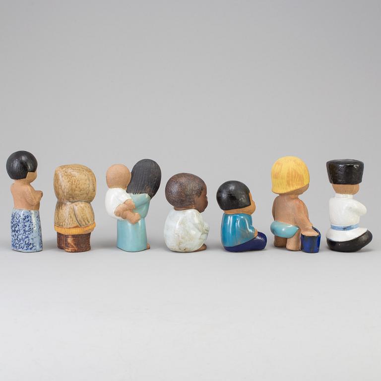LISA LARSON, figuriner, 7 st, ur "All världens barn", Gustavsberg.