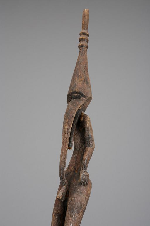 SKULPTURER, 3 st, från bl.a. Kongo och Västafrika, 1900-tal.