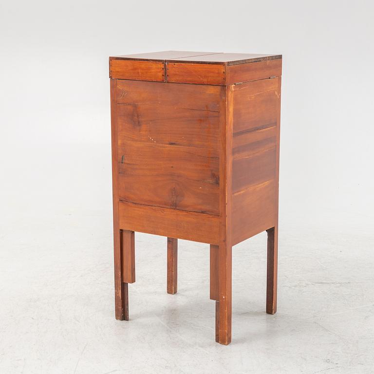 Toilette furniture, circa 1800.