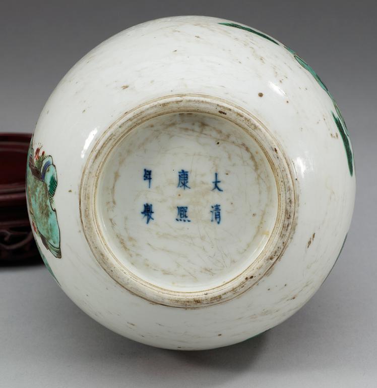 VAS, porslin. Qing dynastin, Kangxis märke och period (1662-1722).