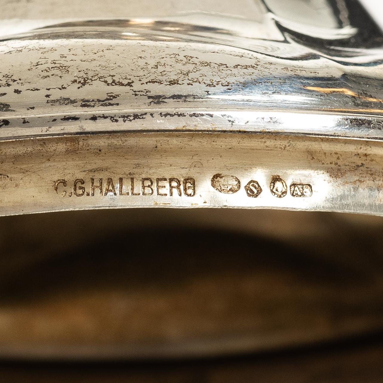 A silver coffee pot, cream jug and sugar bowl, Swedish import mark of CG Hallberg, Stockholm 1927.