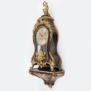 A faux tortoise and gilt bronze-mpunted Louis Xv-style cartel clock, late 19th century.