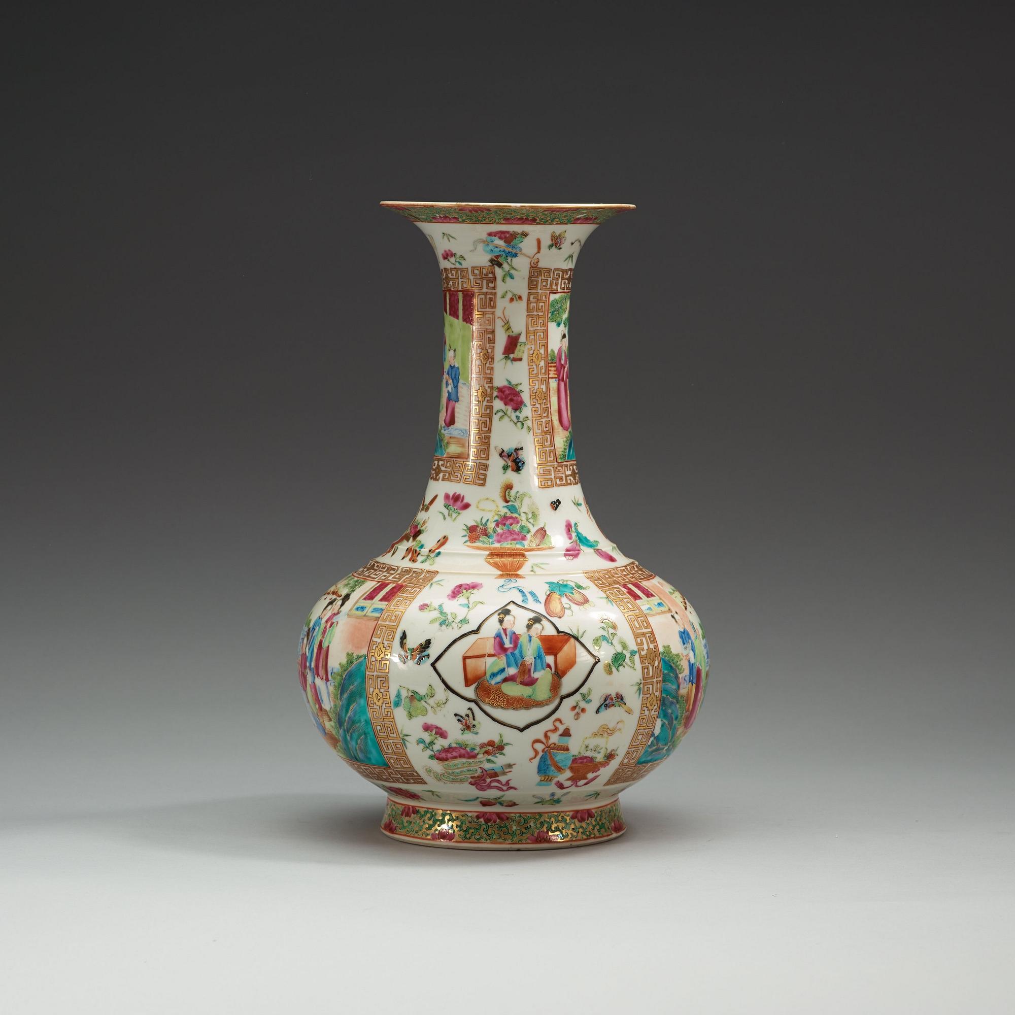 A Canton vase, Qing dynasty, 19th Century.