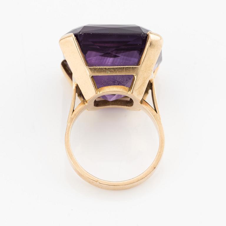 Ring, cocktailring, 18K guld med ametist.