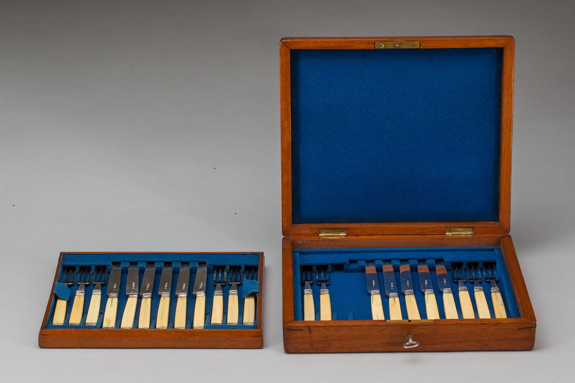 BESTICKSERVIS, 22 delar. Silver. Bland annat Martin, Hall & Co, Sheffield, 1885-90.