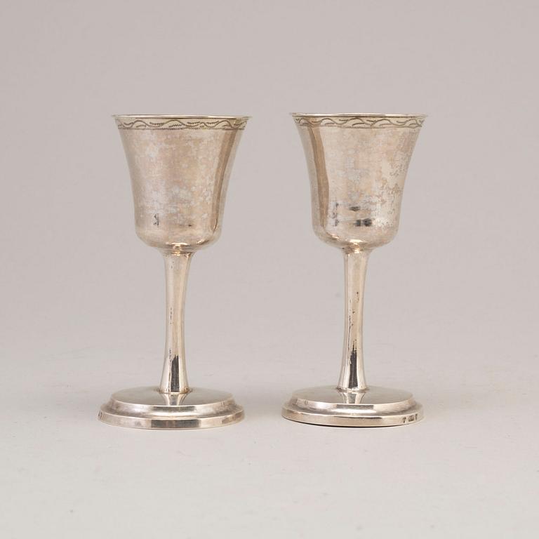 A PAIR OF SILVER CHALICES,1853.