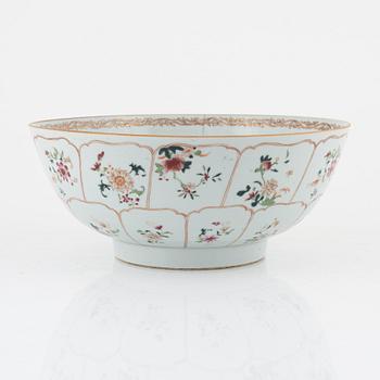 A famille rose punch bowl, Qing dynasty, Qianlong (1736-95).