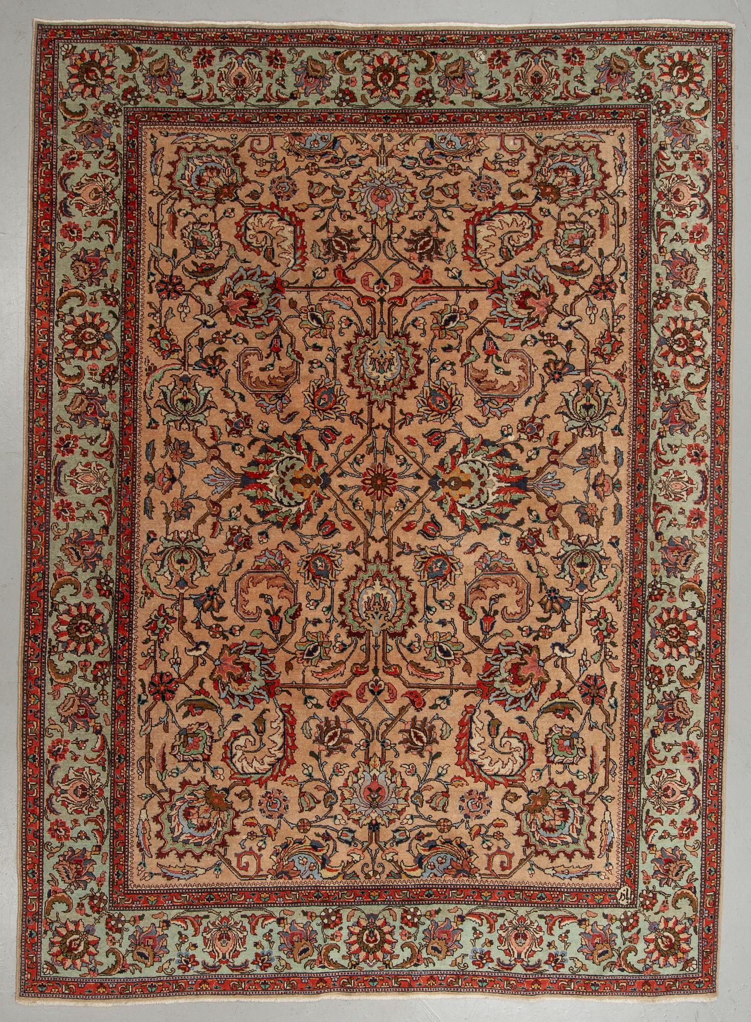 A CARPET, Old Tabriz, ca 328,5 x 239 cm.
