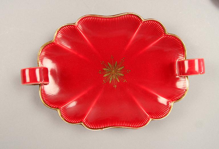 PARTI FAJANS, ca 40 delar. "Röd rubin" design bl.a Artur Percy, Gefle.