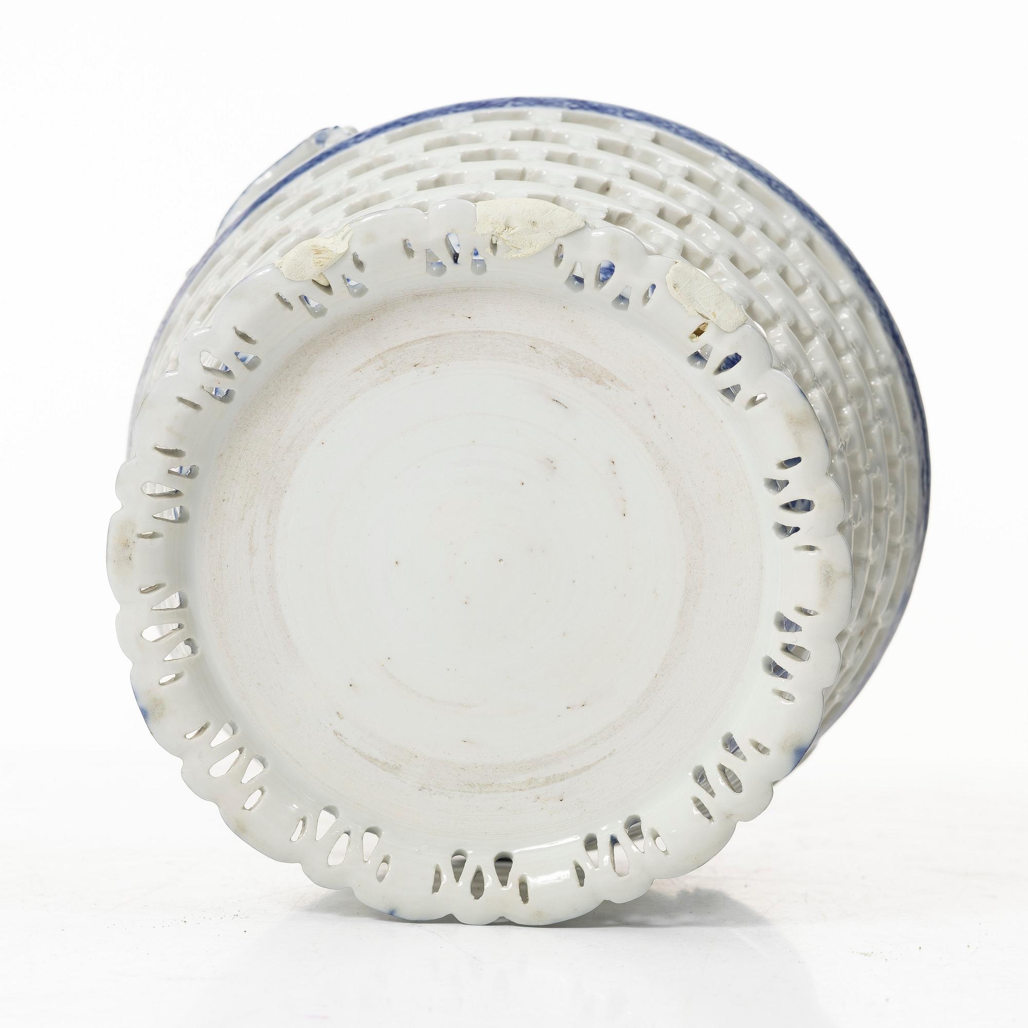 A blue and white chesnut basket, Qing dynasty, 18th century.