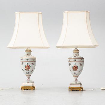 A pair of table lamps, Porcelaine de Paris, France, second half of the 20th Century.