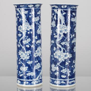 VASER, ett par, porslin, Kina, Kangxi (1662-1722).