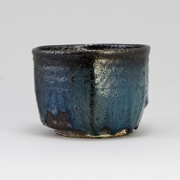 A stoneware bowl by Gutte Eriksen.