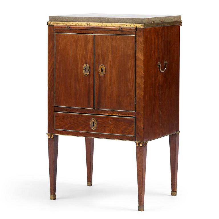 Pottskåp. Stockholmsarbete, 1700-talets slut, Sengustavianskt.