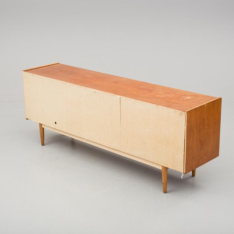 SIDEBOARD, "Trio", Nils Jonsson, Troeds, 1900-talets andra hälft.