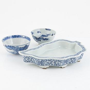 Two Chinese blue and white porcelain bowls and a dish, 19th century.