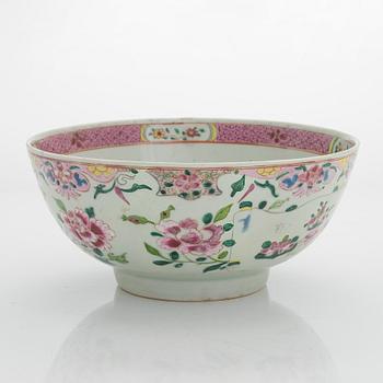 A 18th century Qing dynasty bowl, China.