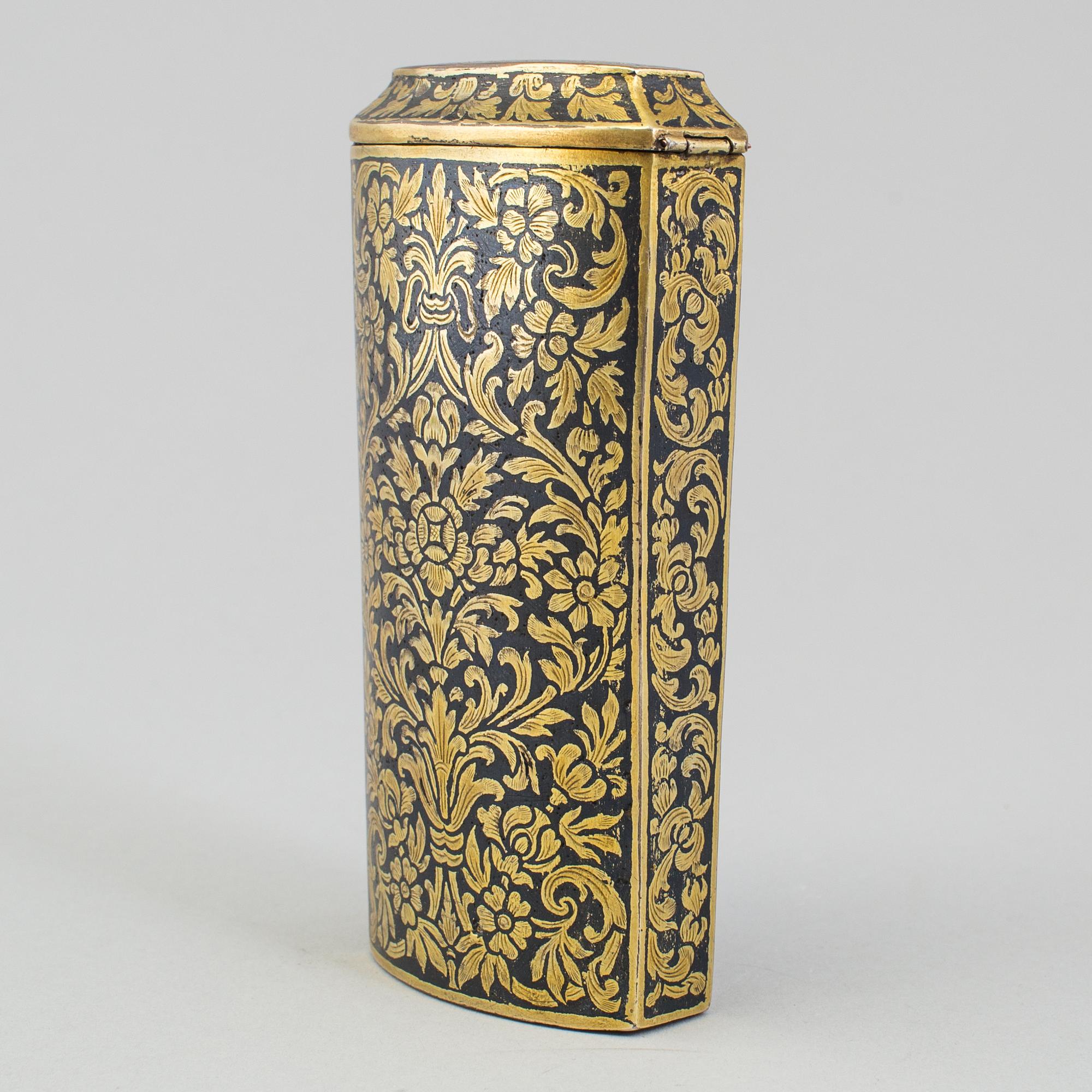 ETUI, förgyllt silver, sannolikt Turkiet, 1800-talets första hälft.