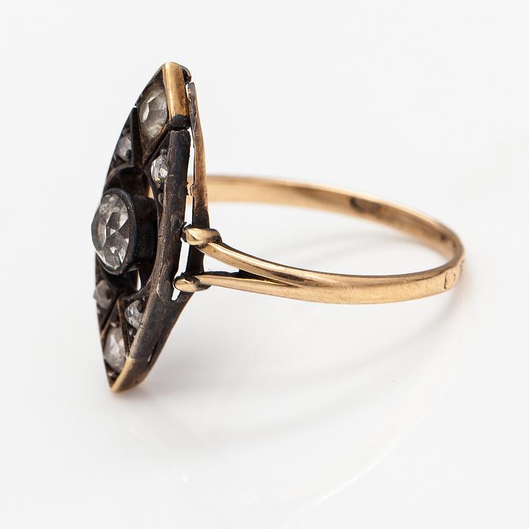 Ring, 14K guld, gammalslipad diamant ca 0.25 ct, rosenslipade diamanter och en syntetisk sten. Ryssland.