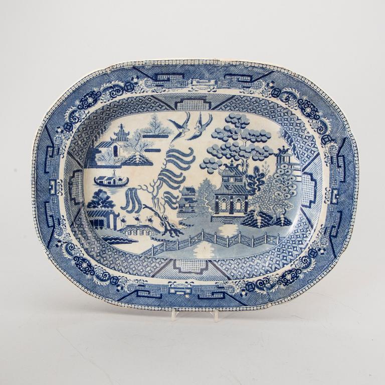 UPPLÄGGNINGSFAT, flintgods bl.a. Stafford-shire, 10 delar, 1900-tal.