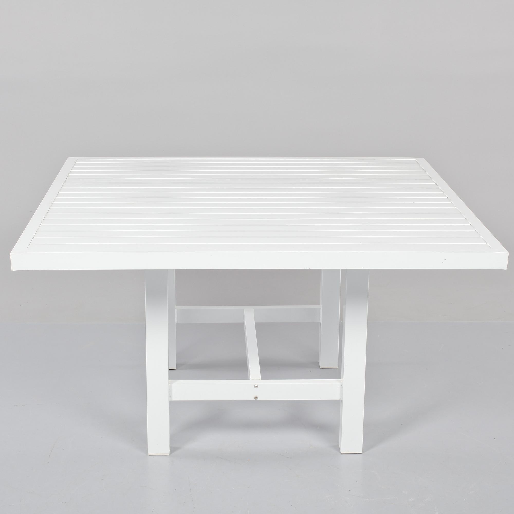 BORD, Elsa Stackelberg, Fri Form, omkring 2010.