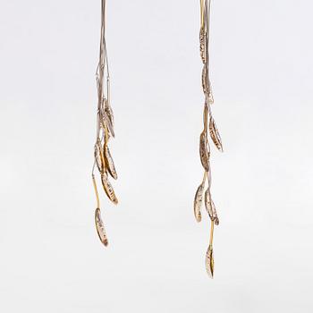 Marja Suna, Halsband och örhängen "Höstlöv", sterlingsilver. Kaunis koru/Kalevala Koru, Helsingfors 1999.