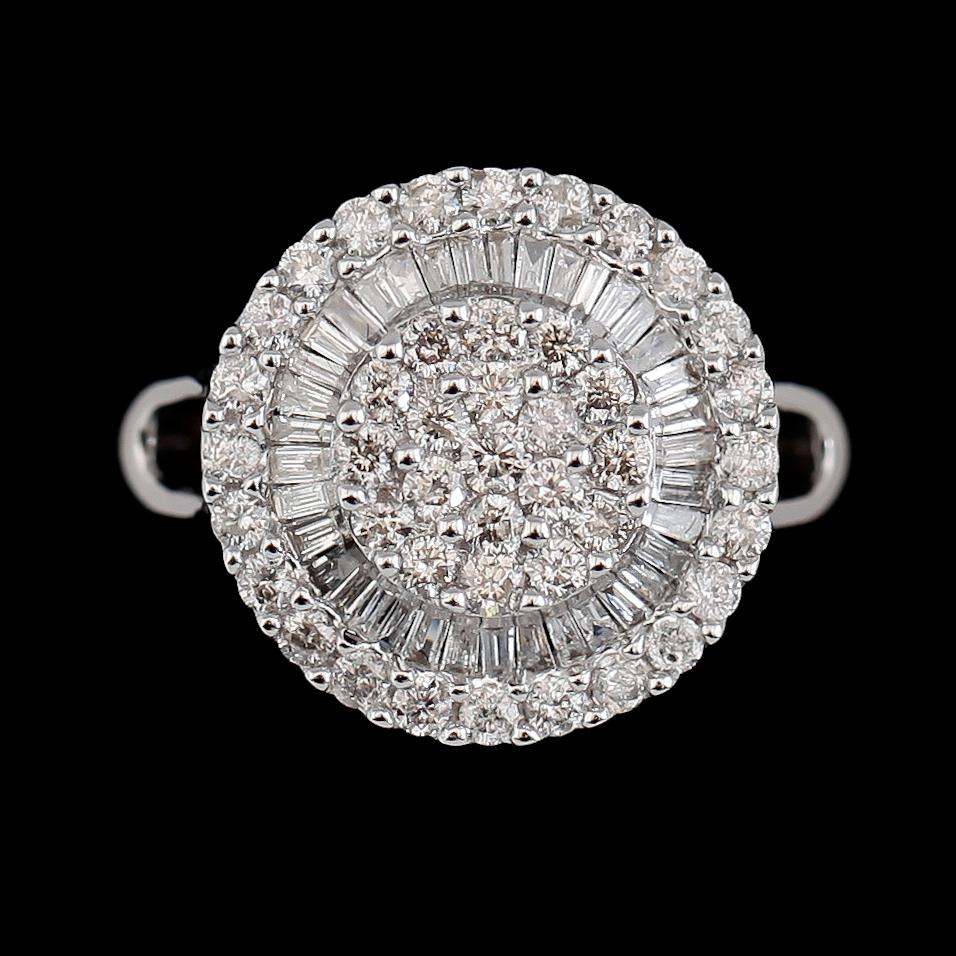 RING, 18K vitguld, diamanter tot ca 0.78 ct.