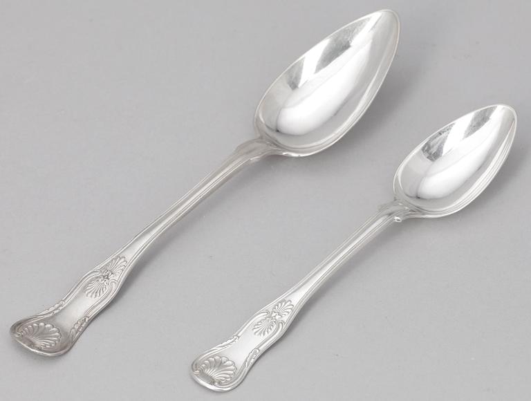 MATSKEDAR 6 st SAMT 6 st DESSERTSKEDAR, silver, "Engelsk snäck", flertal olika smeder varav bla Möllenborg. 1800-tal. Totalvikt ca 600 gram.