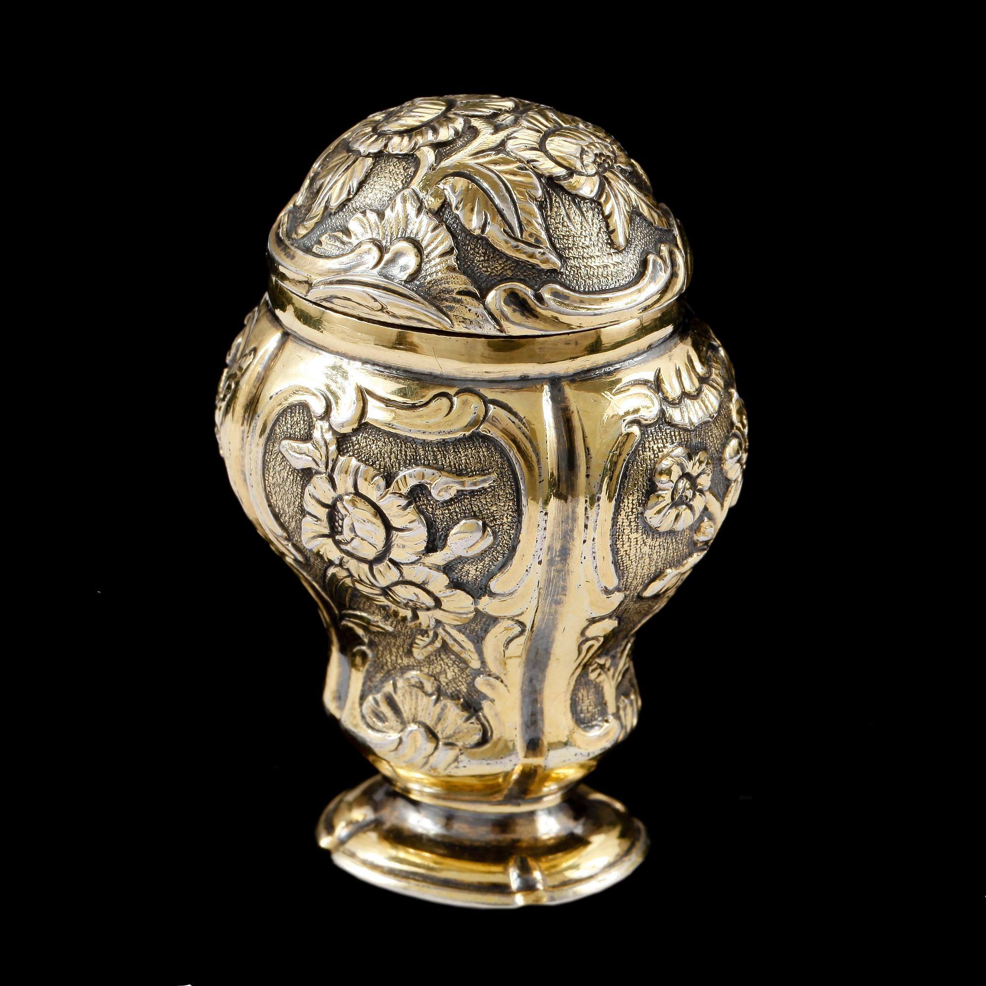 LUKTDOSA, förgyllt silver, oidentifierad mästare, Sverige, 1700-talets andra hälft. Vikt 25,5g.