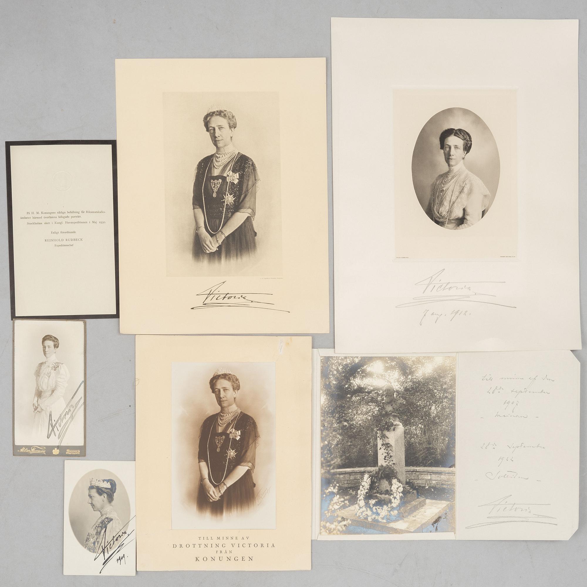 Royal photographs, Christmas cards, and memorial cards etc., 7 items, 2 of which are personally signed by Queen Victoria of Sweden.