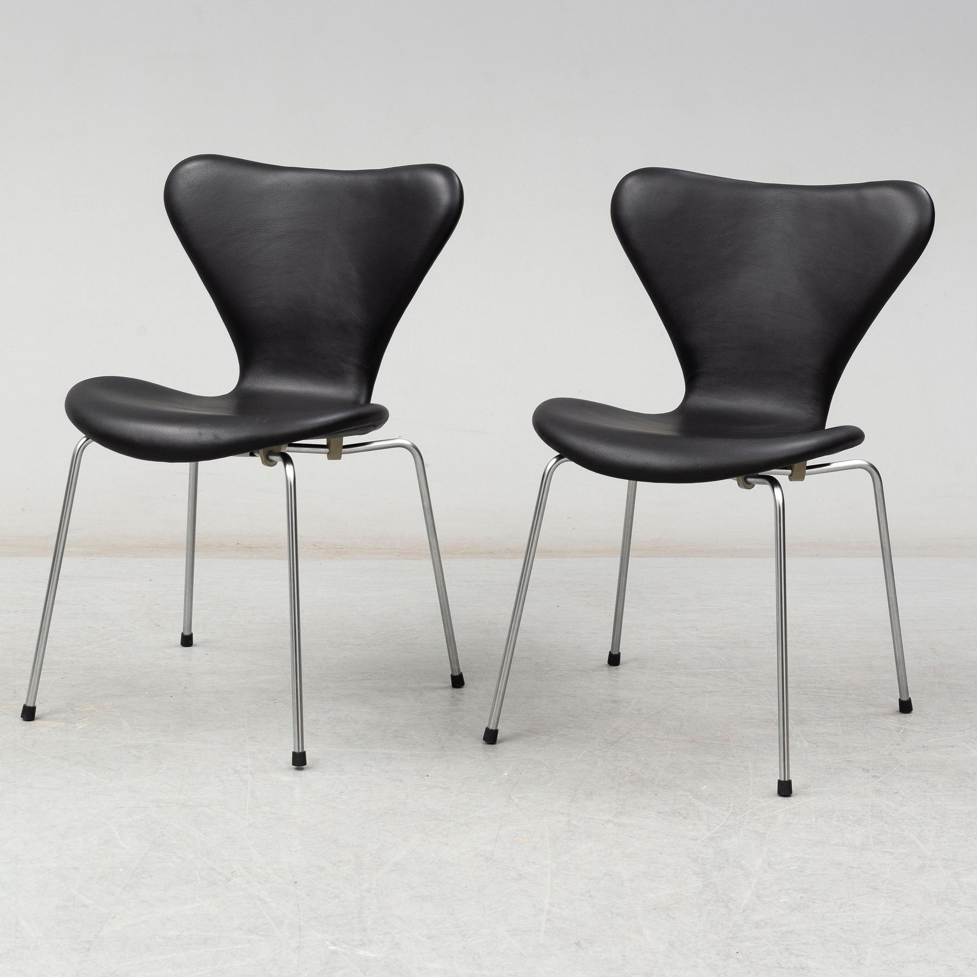 ARNE JACOBSEN, eight 'Series 7' chairs from Fritz Hansen, Denmark.