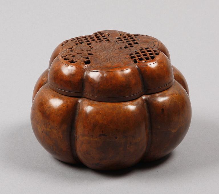 ASK MED LOCK, koppar. Kina 1900/2000-tal.