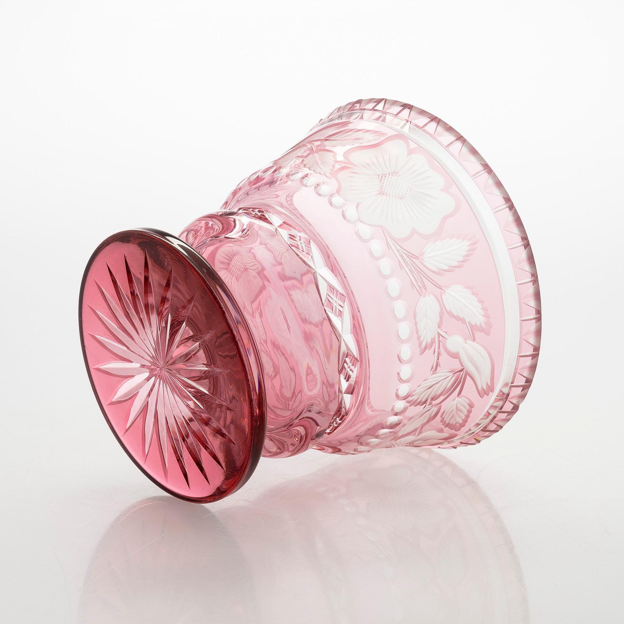 A mid-20th century crystal bowl.