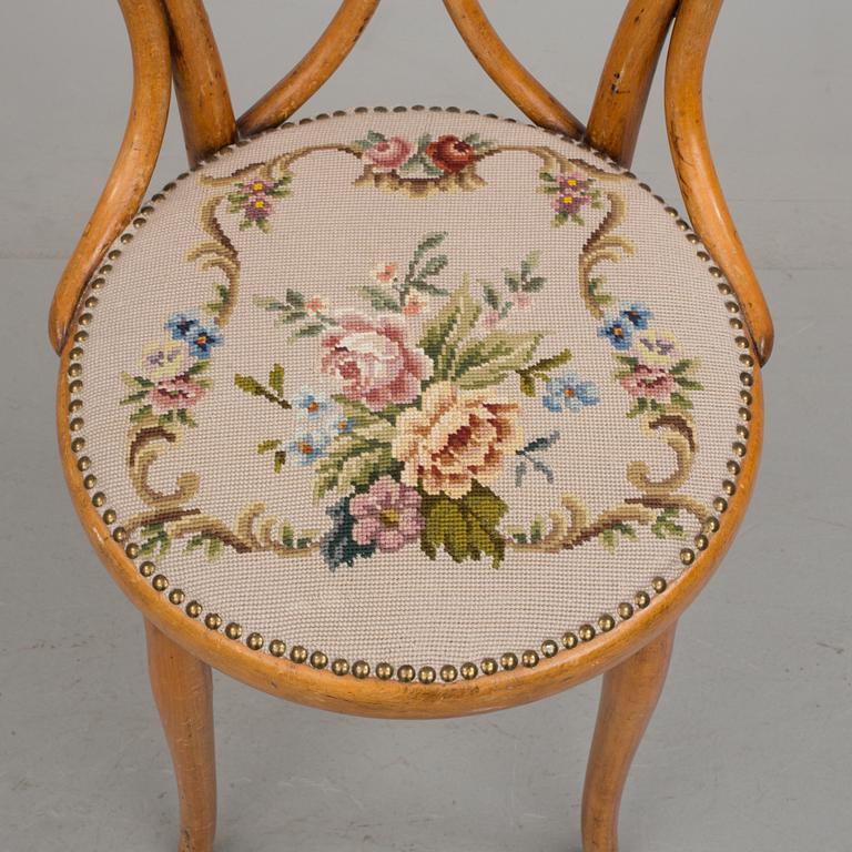 STOLAR, två stycken, Thonet, 1900-talets början.