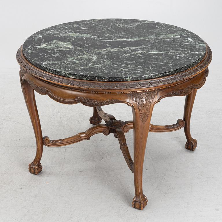 A Chippendale style dining table, first half of the 20th Century.