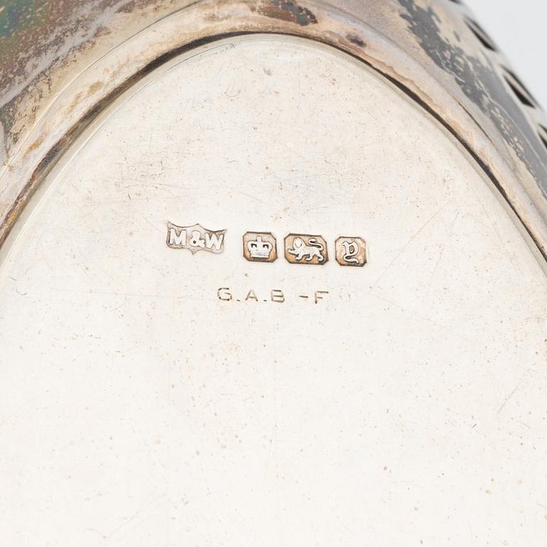 Mappin & Webb Ltd, a silver bread basket, Sheffield, England, 1916.