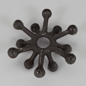 JENS QUISTGAARD, ljusstake, gjutjärn, Dansk Designs, Danmark.