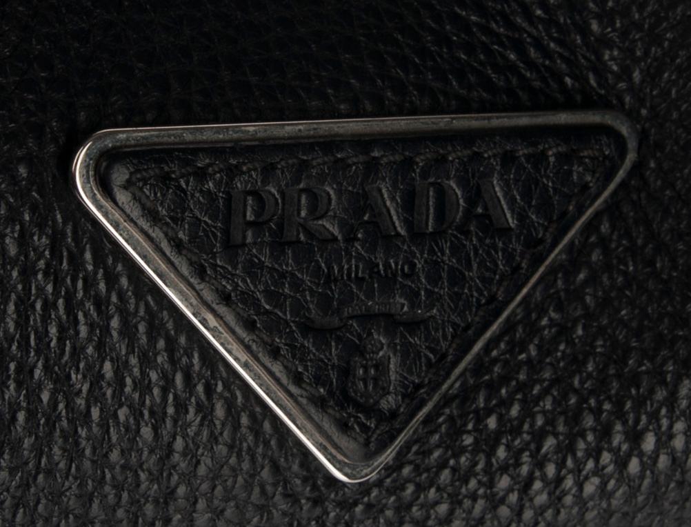 VÄSKA, Prada.