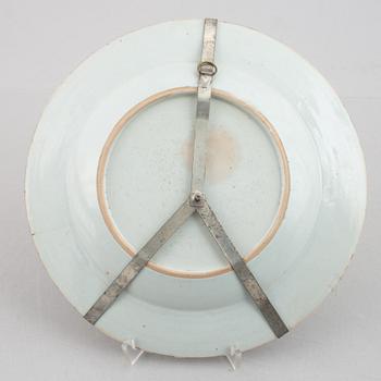 A pair of famille rose double peacock dishes, Qing dynasty, 18th century.