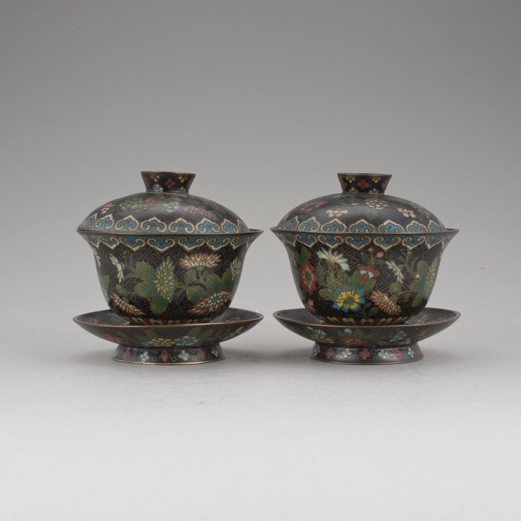 KOPPAR, ett par, cloisonné. Sen Qing dynasti, omkring 1900.