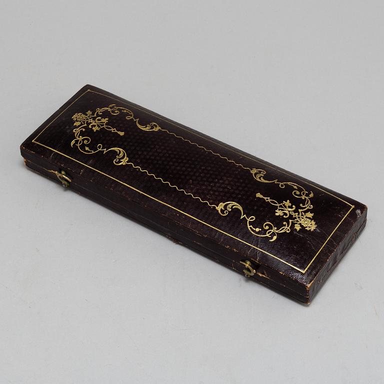 ETUI med silverbestick, 3 delar Bl a Christian Hammer Stockholm 1851.