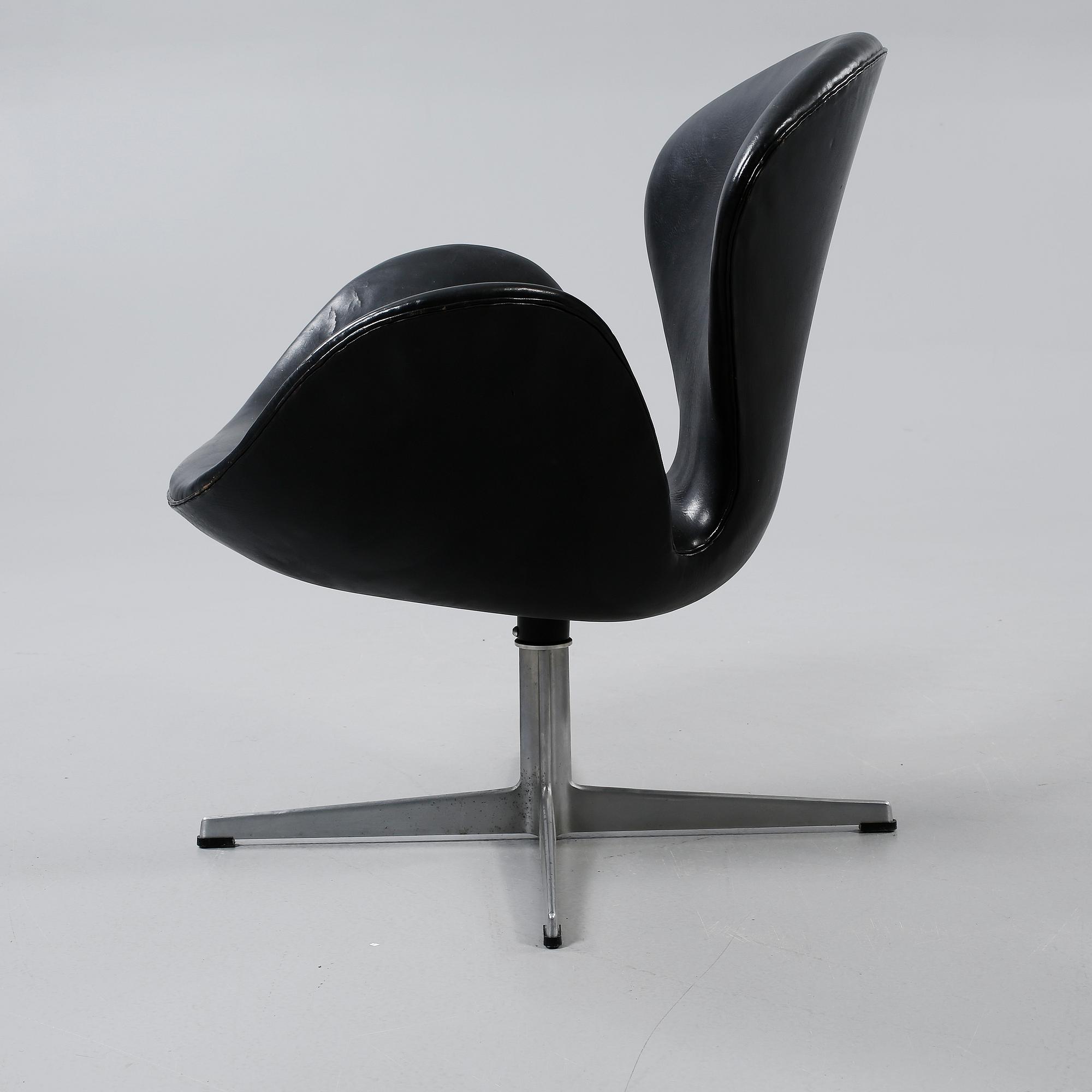 ARNE JACOBSEN, fåtölj, "Svanen", Fritz Hansen, Danmark, 1900-talets andra hälft.