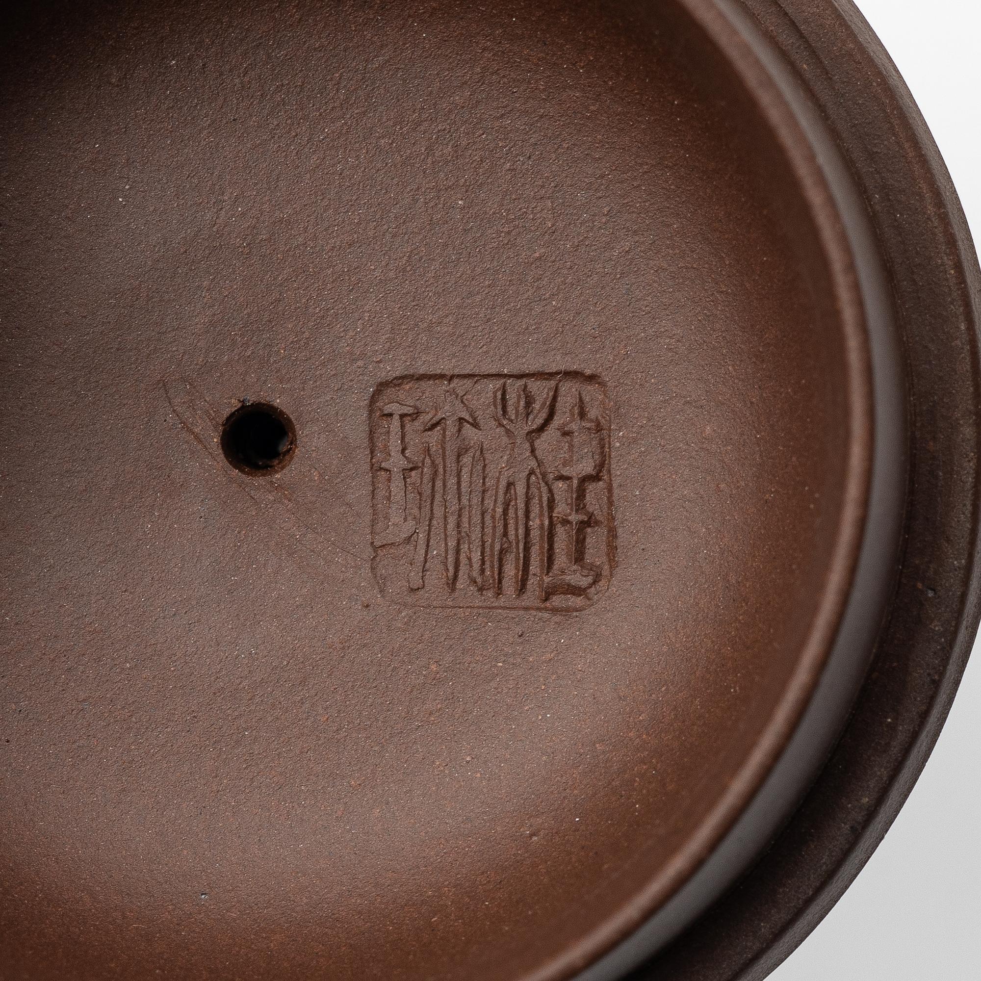 Zhou Guizhen, A yixing teapot, 1980s.