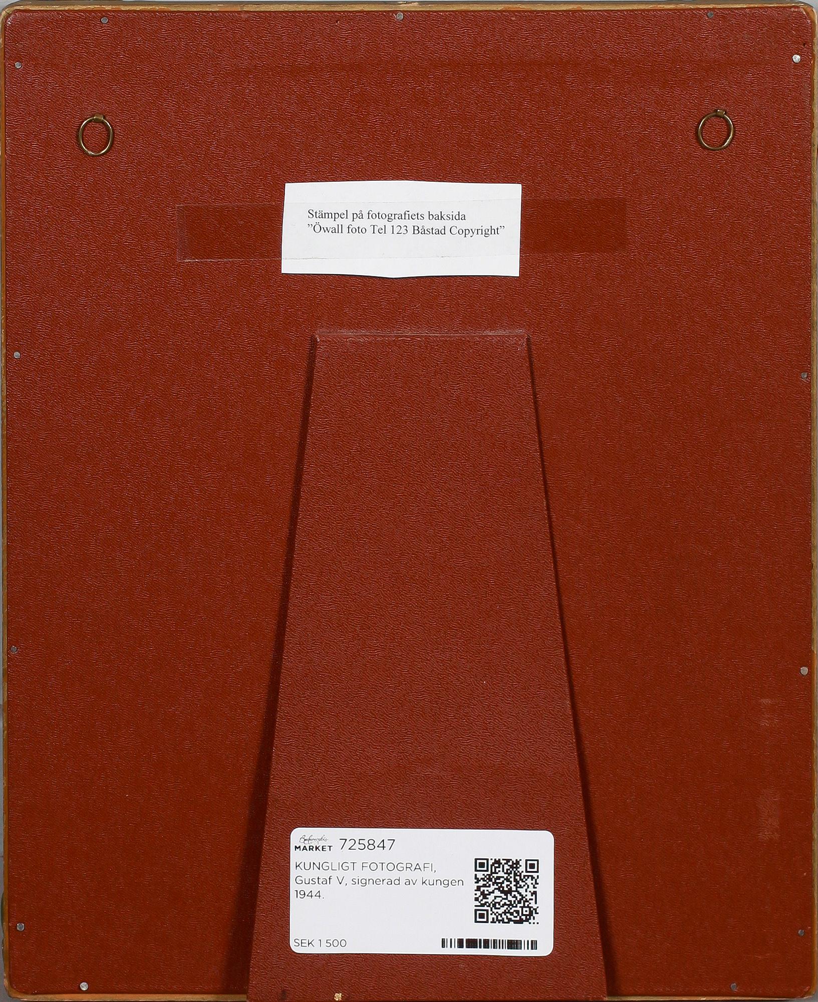KUNGLIGT FOTOGRAFI, Gustaf V, signerad av kungen 1944.