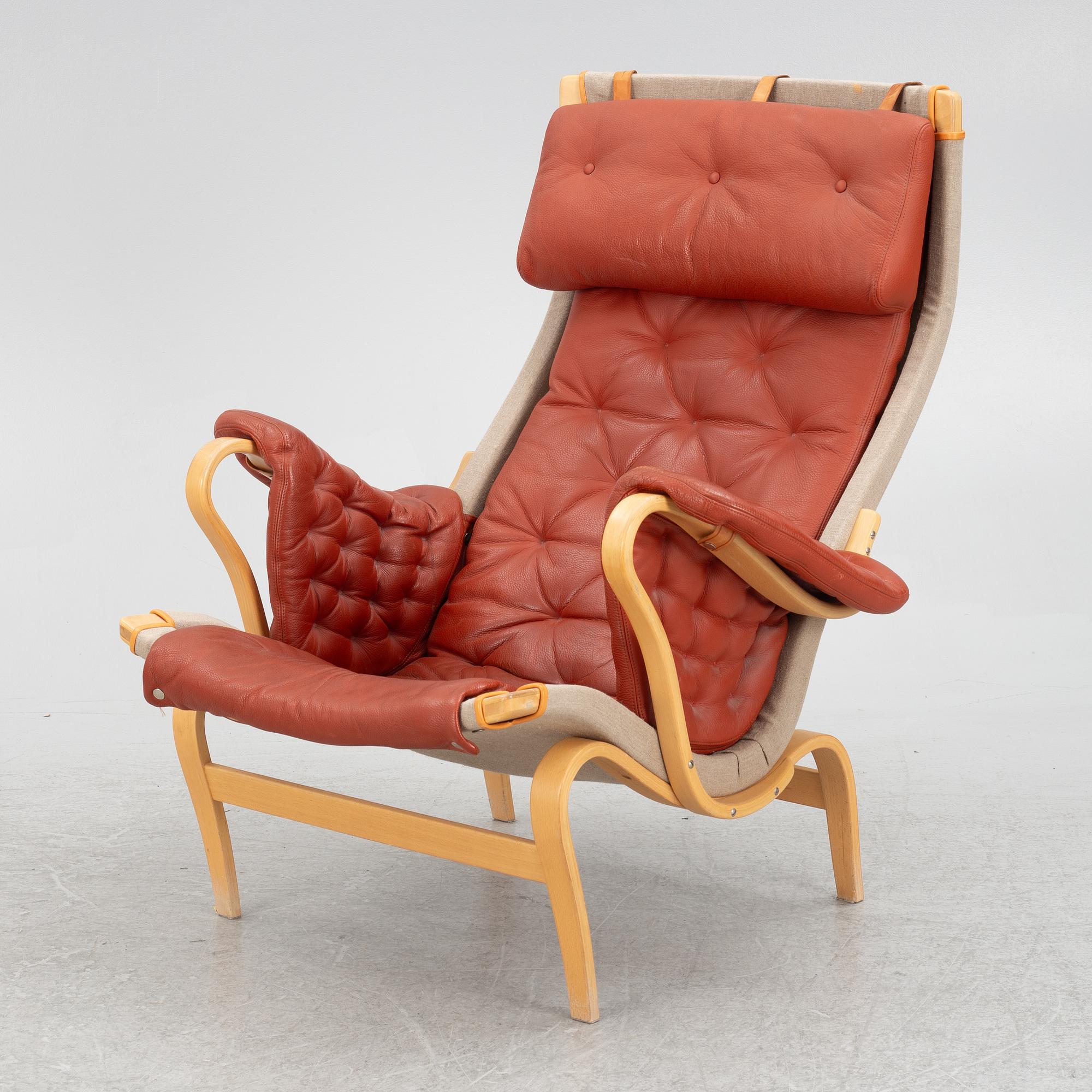 Bruno Mathsson, fåtölj med fotpall, "Pernilla", Dux.