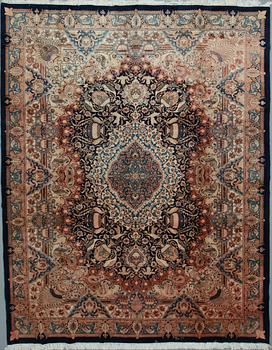 MATTA. Old, Kirman, figural, sign. Ca 384 x 303.